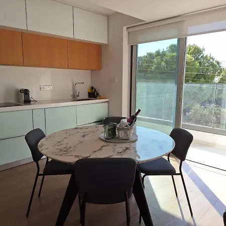 Luxury Seafront 2 Bedroom Apartmán Lemesos