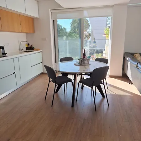 Apartmán Luxury Seafront 2 Bedroom *