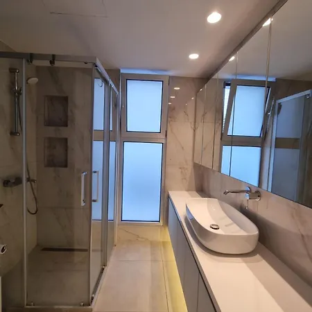 Luxury Seafront 2 Bedroom *