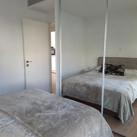 Luxury Seafront 2 Bedroom شقة *