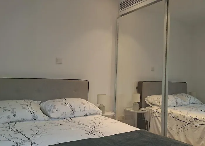 شقة Luxury Seafront 2 Bedroom ليماسول