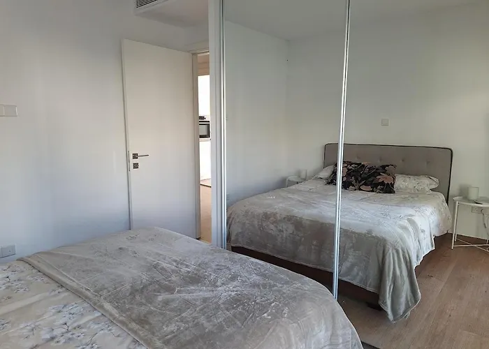 Luxury Seafront 2 Bedroom شقة *