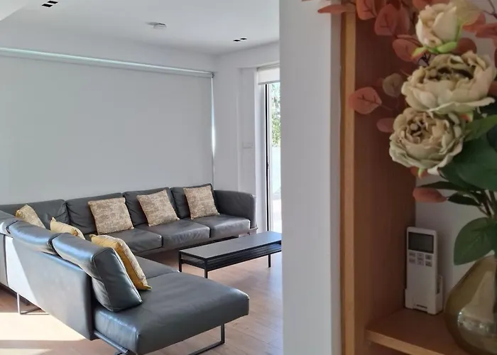 شقة Luxury Seafront 2 Bedroom ليماسول